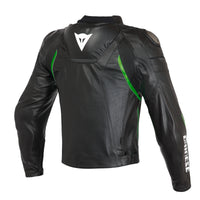Detalle del cuero microperforado de la chamarra Dainese Super Fast Estivo